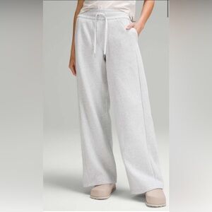 Lululemon Scuba Mid-Rise Wide-Leg Pant